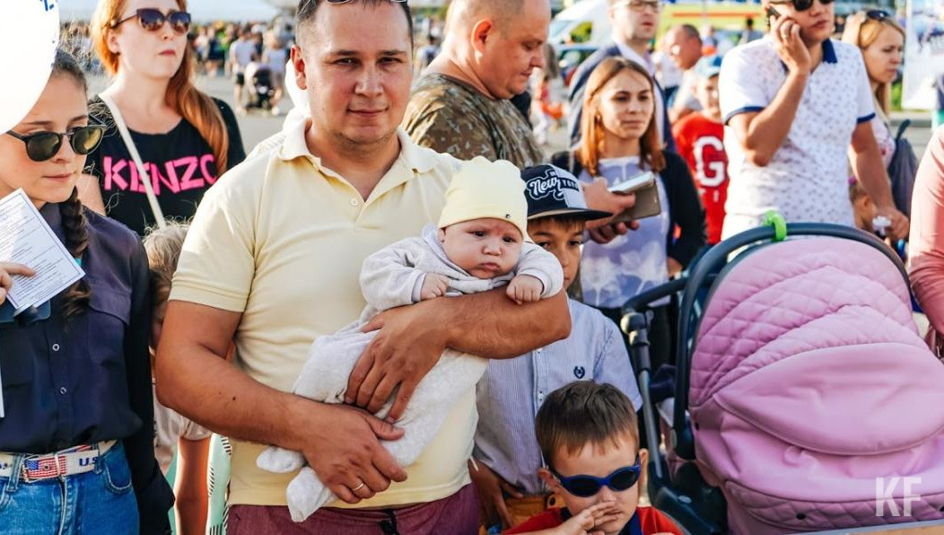 Прозвучало также предложение снизить многодетным отцам возраст выхода на пенсию.