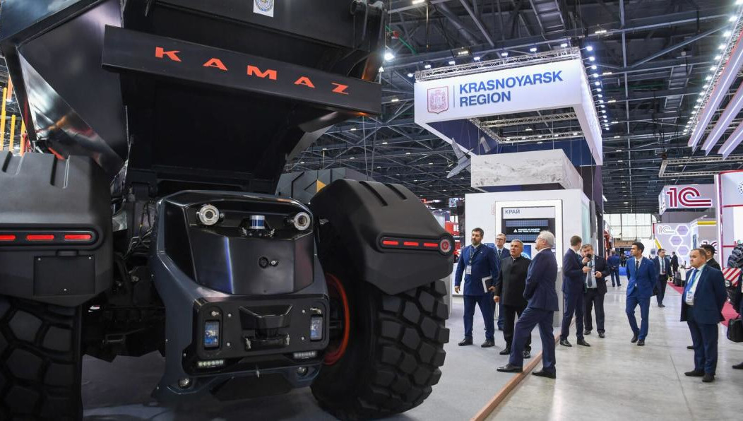 Технику создали для перевозки разрыхленной горной массы или руды по безлюдной технологии.