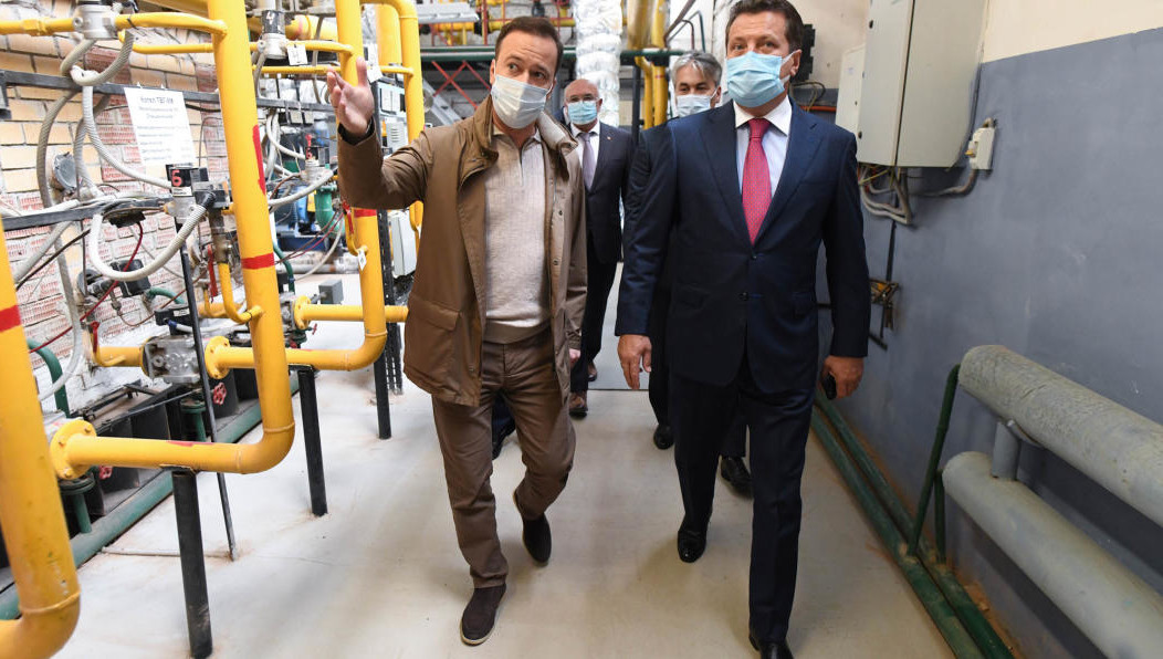 Мэр Казани провел совещание по готовности города к пуску тепла.