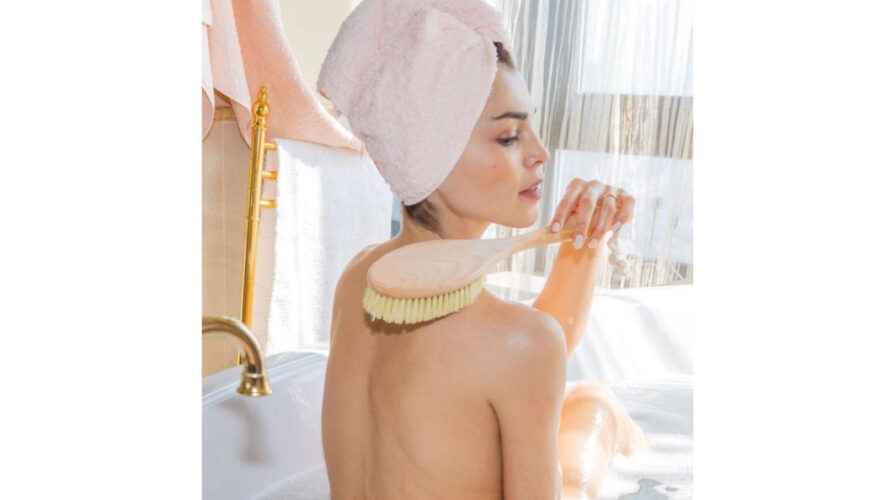 Взять с собой народный избранник также планировал представителей групп &laquo;Фабрика&raquo; и &laquo;Корни&raquo;.