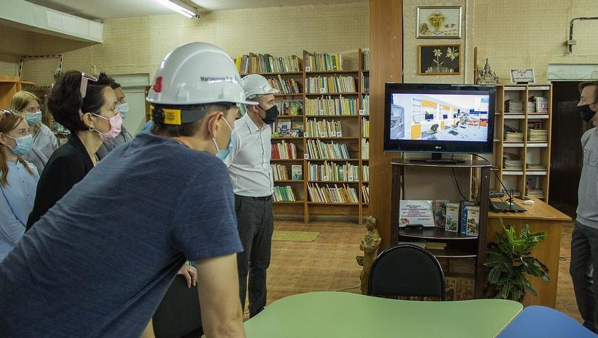 За ходом реконструкции многофункциональной детской библиотеки следит глава района Тимур Нагуманов.