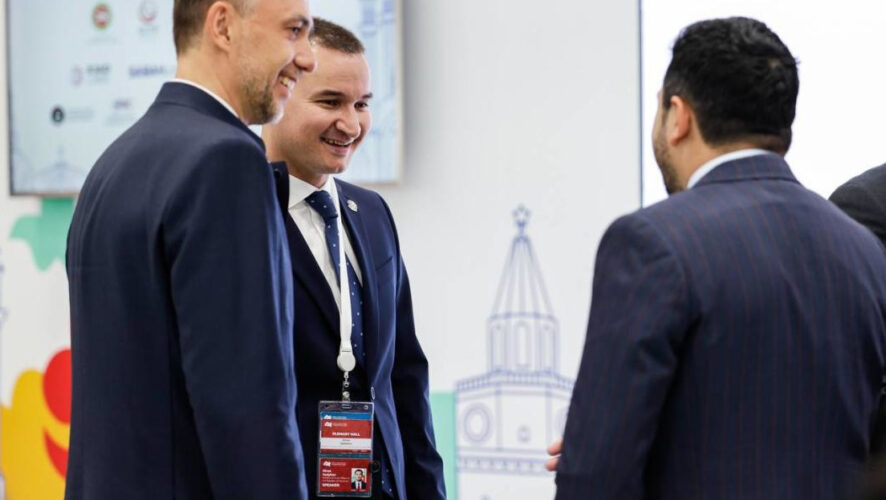 На мероприятии присутствуют представители более чем 20 стран мира.