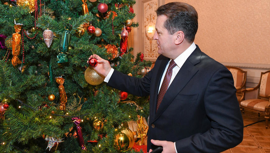 Мэр Казани присоединился к благотворительной акции «Письмо Дедушке Морозу».