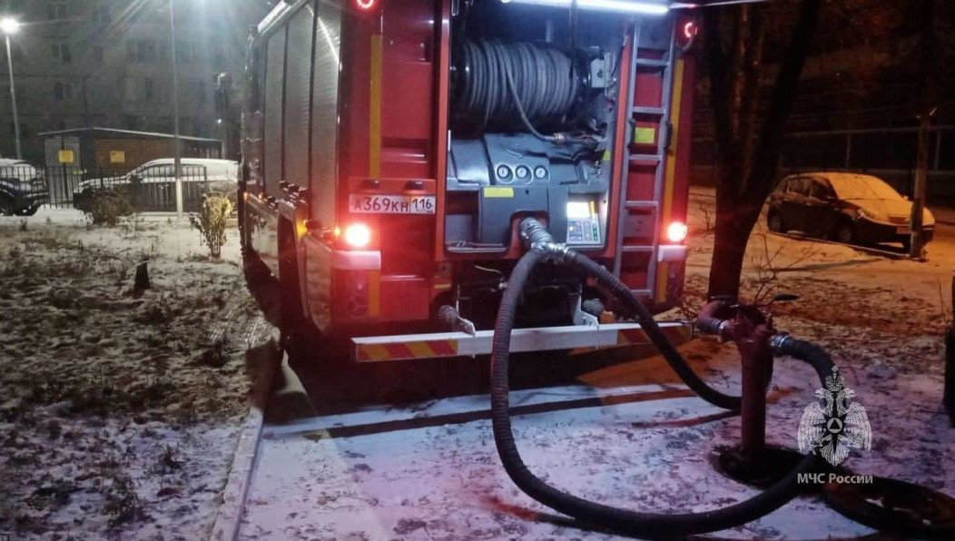 Пожар вспыхнул на втором этаже в доме №14 по улице Кул Гали.