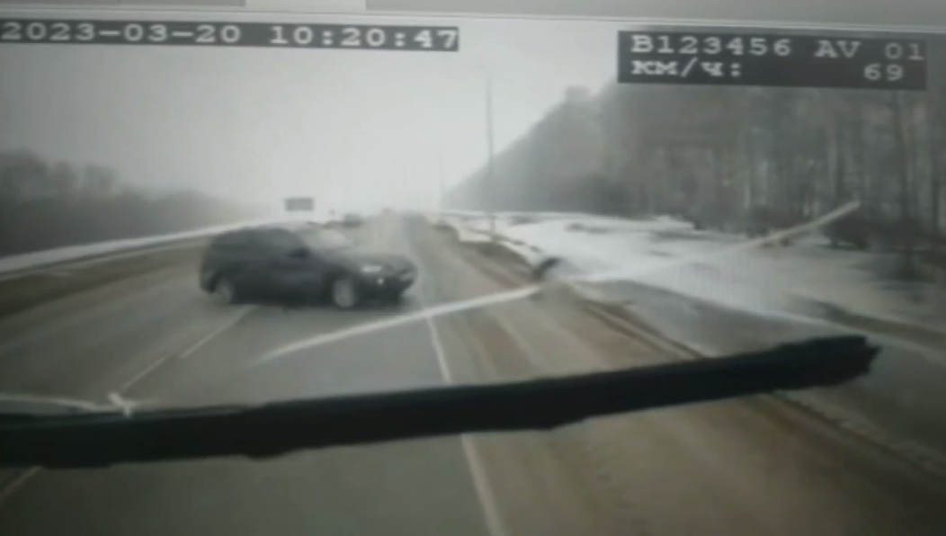 Водитель «БМВ» не справилась с управлением и столкнулась с машиной «Скания». Погибла пенсионерка.