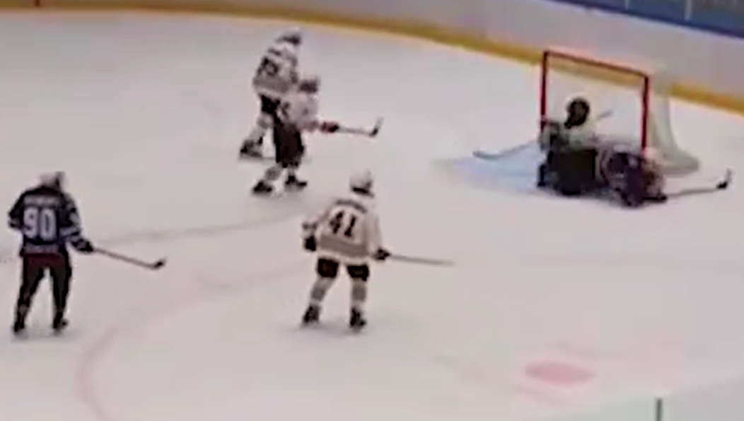 Голкипер пошел на поправку после экстренной операции.