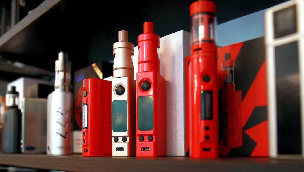 Также Минздрав намерен запретить аренду электронных сигарет.