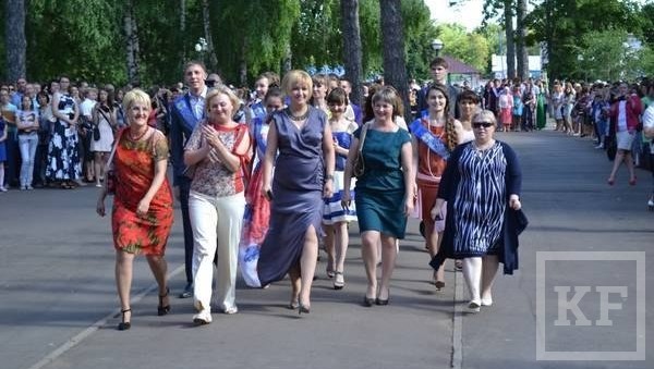 27 июня в Скарятинском саду Чистополя пройдет парад выпускников. Праздник начнется в 15:00 после официальных торжеств в школах. На нем 56 из 357-и