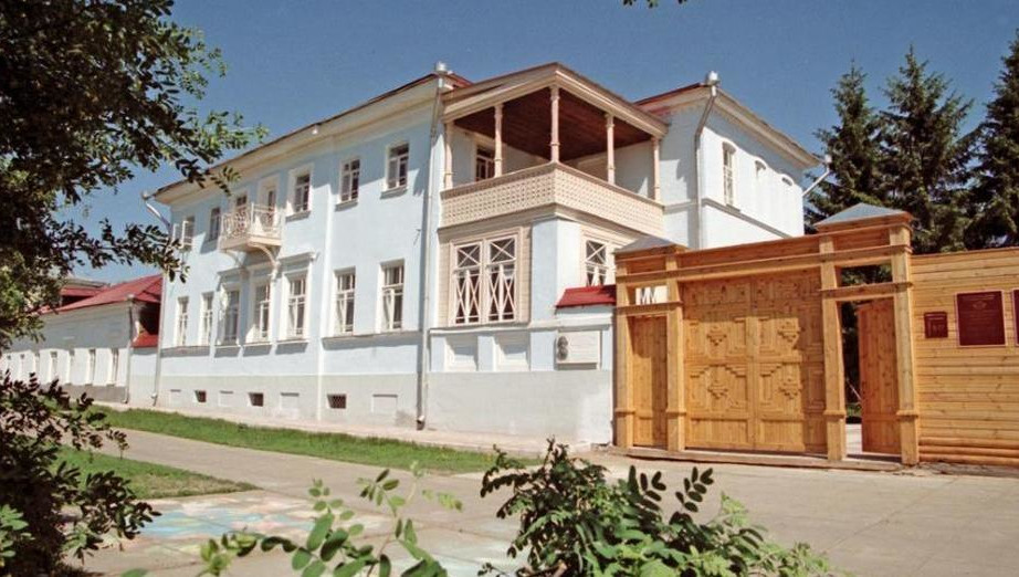 Постройке уже более ста лет.