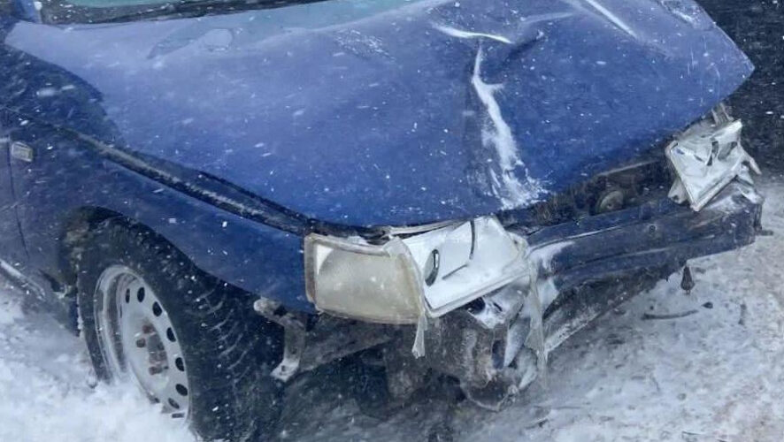 В аварии пострадали два человека.