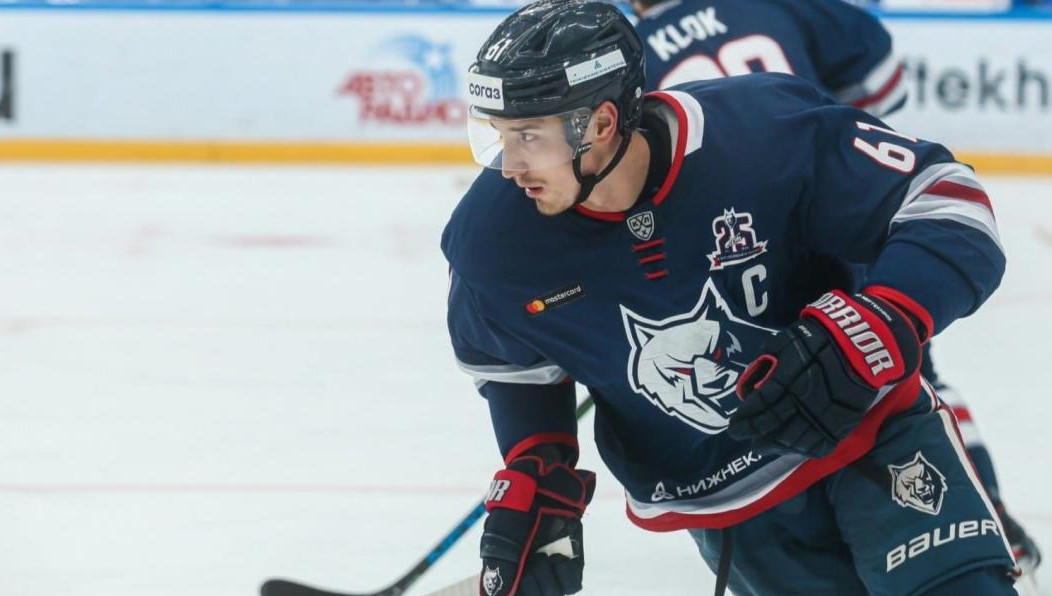 Игрок набрал 14 (9+5) очков в 12 матчах.