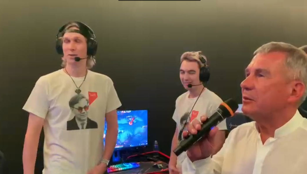 Президент поприветствовал участников в прямом эфире.