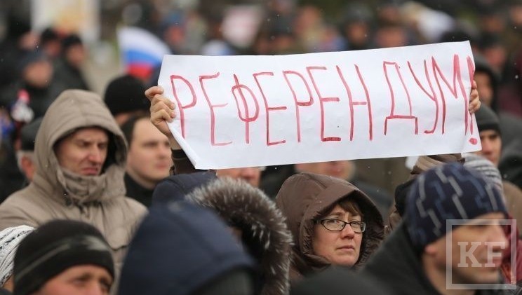 Пророссийский митинг в Харькове собрал четыре тысячи человек. Люди требовали создать юго-восточную автономию из восьми областей Украины. По словам организаторов шествия
