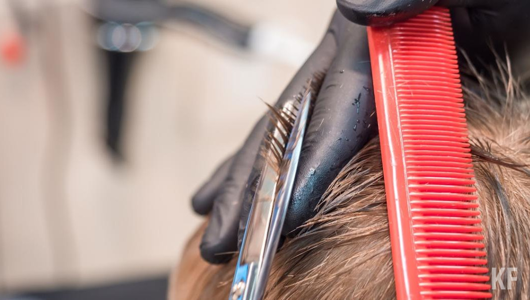 Рецидивистка обокрала работницу парикмахерской.