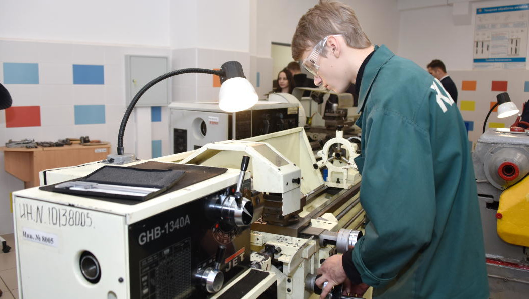 Счетная палата провела аудит средне-специальных учебных заведений и выявила целый комплекс нарушений - от нецелевого использования бюджетных средств до катастрофического недобора студентов.