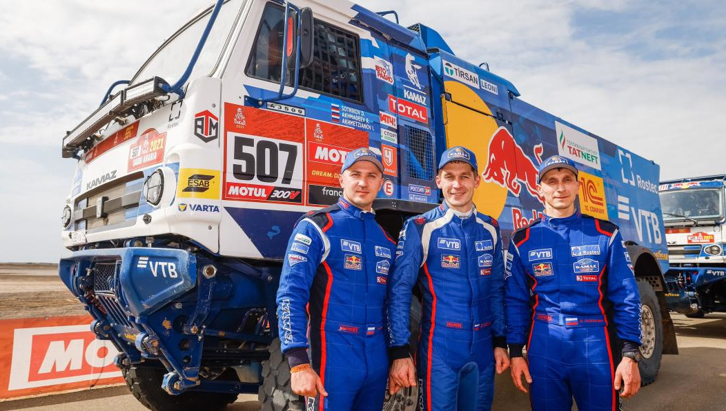 Пилоты «КАМАЗ-мастер» рассказали о работе на съемочной площадке.