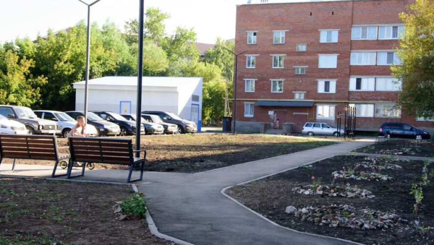Осталось завершить работы на 12 территориях города и района.