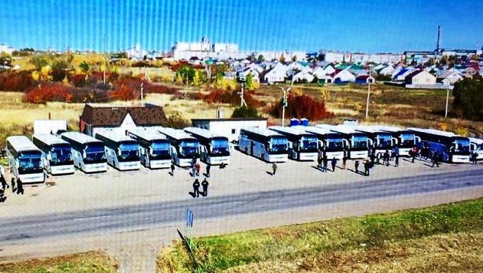 Сегодня колонна из 15 автобусов с жителями прибудет в Узбекистан.