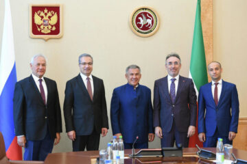 Президент Татарстана встретился с руководством организованной промышленной зоны «Гебким» и представителями министерства промышленности и технологий Турции.