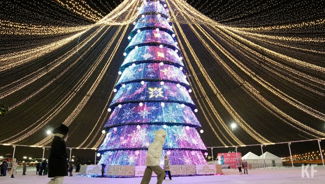 На улицах города выступят уличные театры.