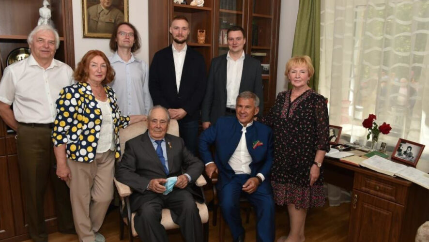 Расходы по созданию и установке мемориала были покрыты из бюджета республики.