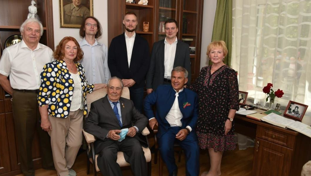 Расходы по созданию и установке мемориала были покрыты из бюджета республики.