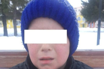 Мальчик ударился на ледяной горке в парке «Велики».