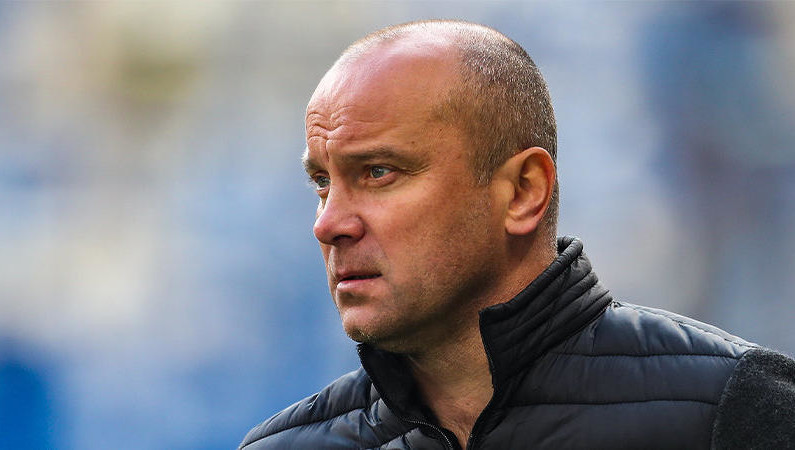 Бывший наставник бело-голубых уже подал в суд на соцсеть.