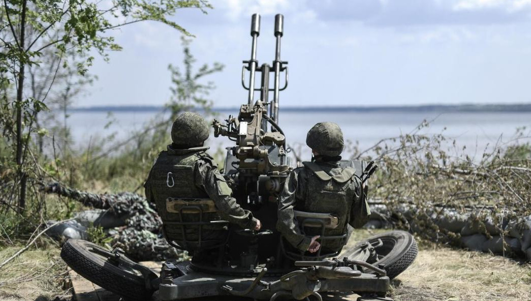 Обломки упали в районе «Экспоцентра».