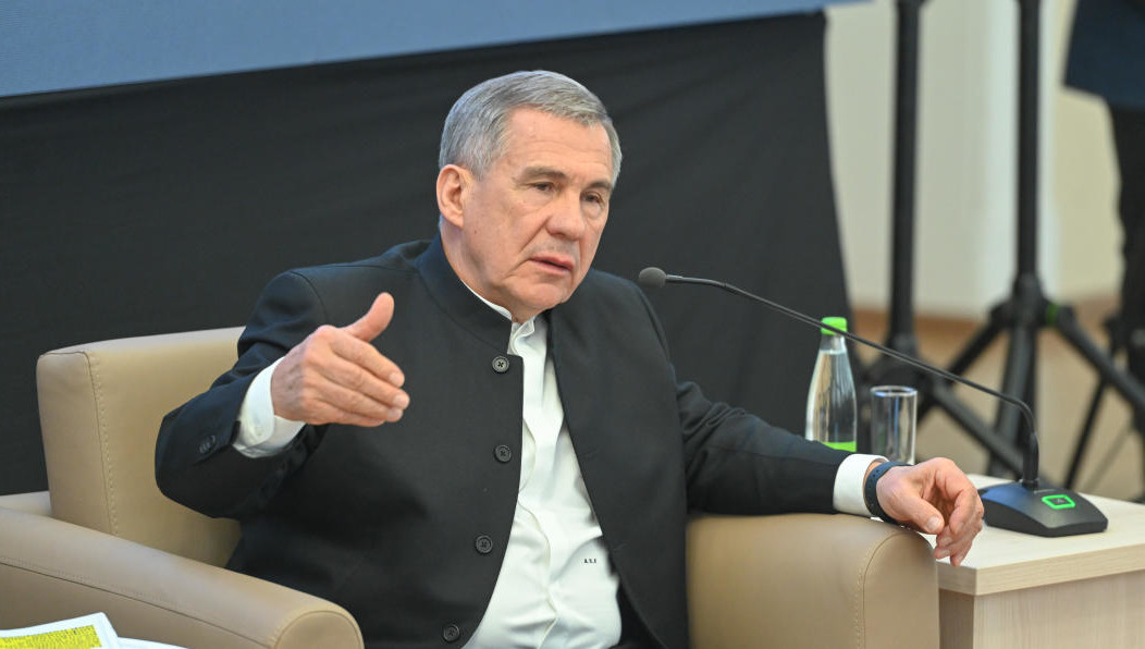 Президент Татарстана встретился с предпринимателями и обсудил с ними развитие в условиях санкций. О чем договорились бизнес и власть