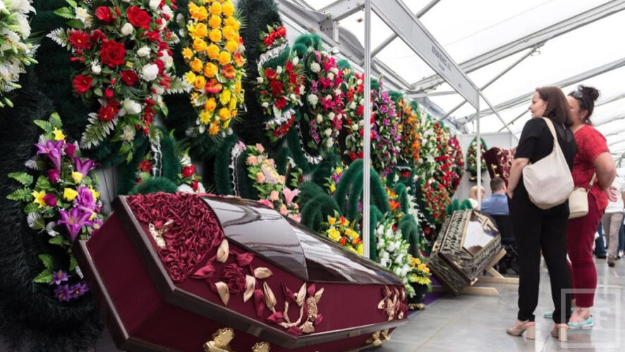 Предприниматели для освоения похоронного бизнеса должны купить онлайн-кассы.