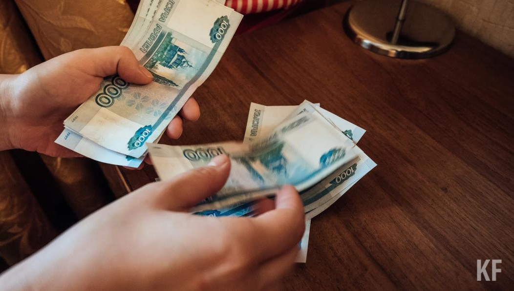 Фигуранту назначили штраф и запрет занимать должности в правоохранительных органах в течение двух лет.