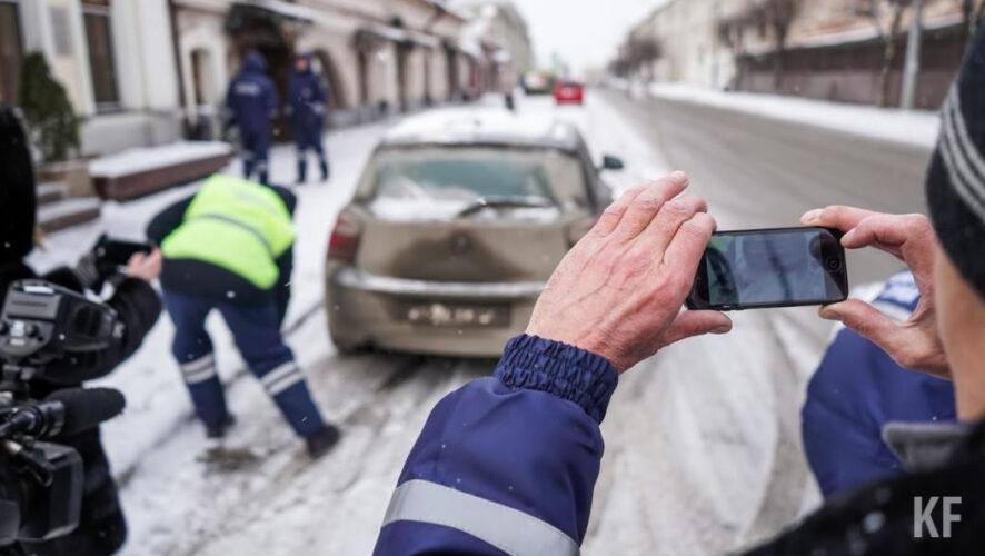 Всем участникам мероприятия дарят обучающие памятки и световозвращающие аксессуары.