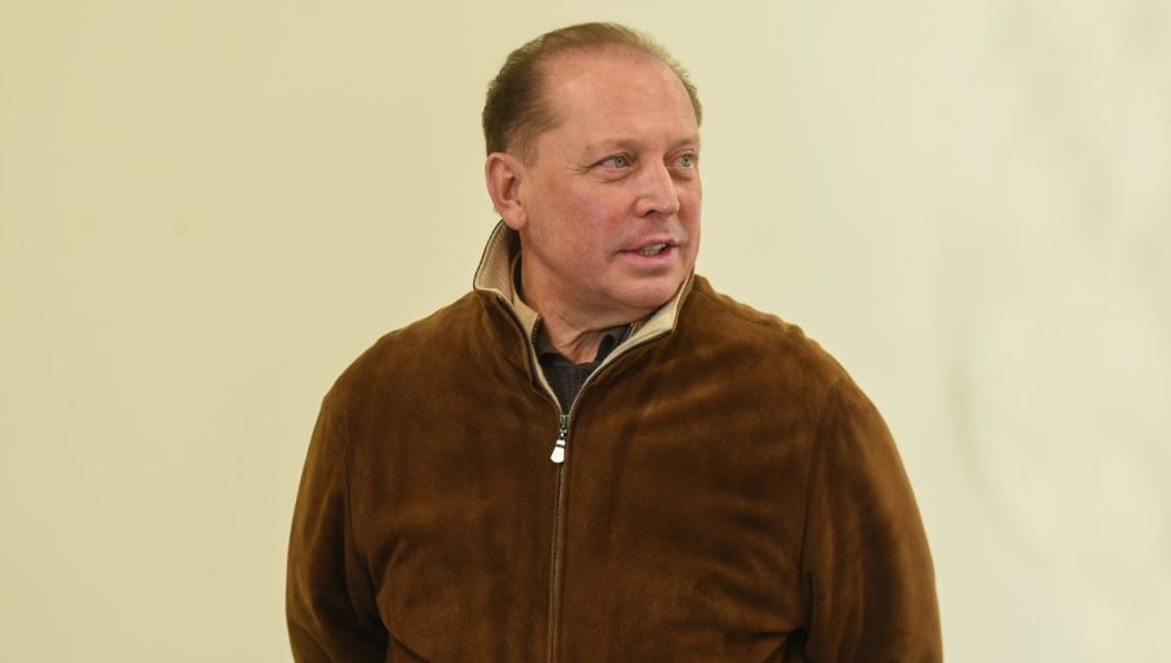 Бывший мэр обещает продолжать работу на благо города.