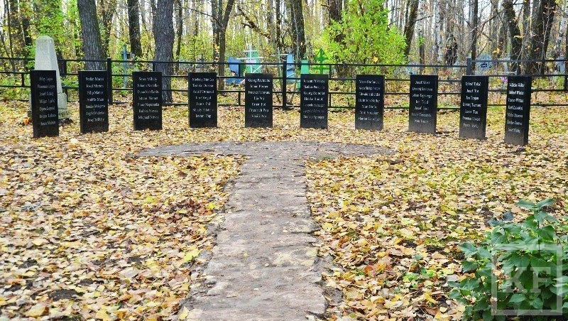 В Елабуге восстановили часть Петропавловского кладбища