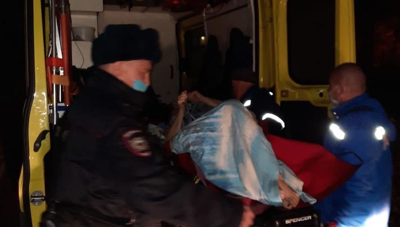 Сотрудников МЧС вызвали соседи