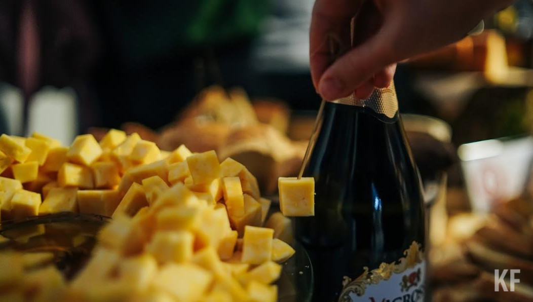 В первую очередь стоит отказаться от жирных и высококалорийных продуктов.