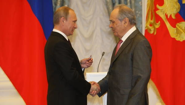 Госсоветник Татарстана получил высшую награду за выдающиеся заслуги перед государством.