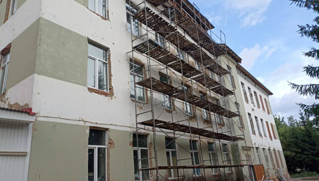 Рабочие проведут внутренние отделочные работы и монтаж инженерных сетей.