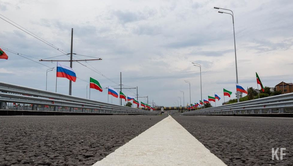 Президент России поручил правительству найти дополнительные ресурсы на развитие дорожного строительства в ближайшие три года.