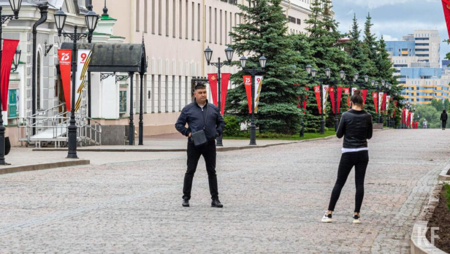 В среднем туристы приезжают в город на пять дней.