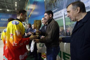 Участников встречи приветствовал пятикратный обладатель Кубка Гагарина Данис Зарипов.