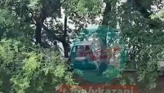 Прохожие сняли агрессивных ребят на видео.