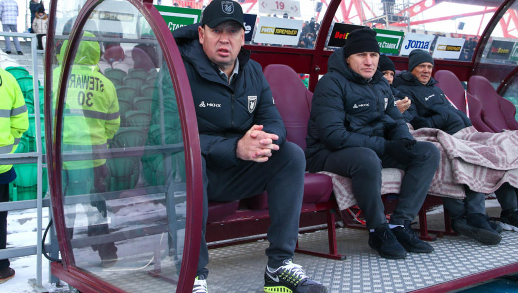 Главный тренер "Рубина" посетил шоу "Плохие песни"