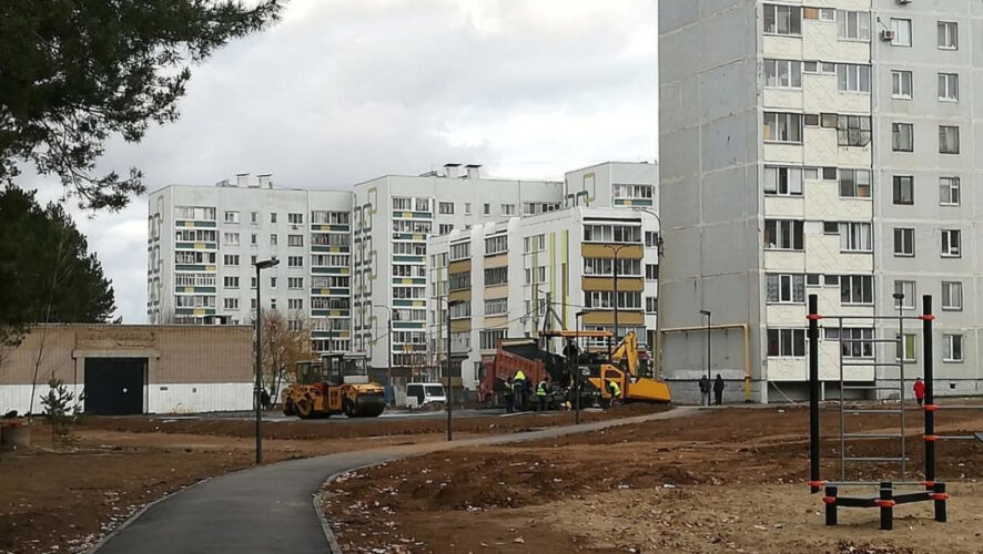 Уже в этом месяце на территории появится большая беседка.