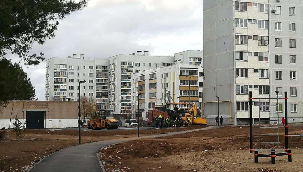 Уже в этом месяце на территории появится большая беседка.