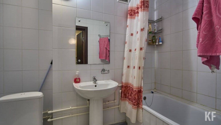 Женщину передали медикам.