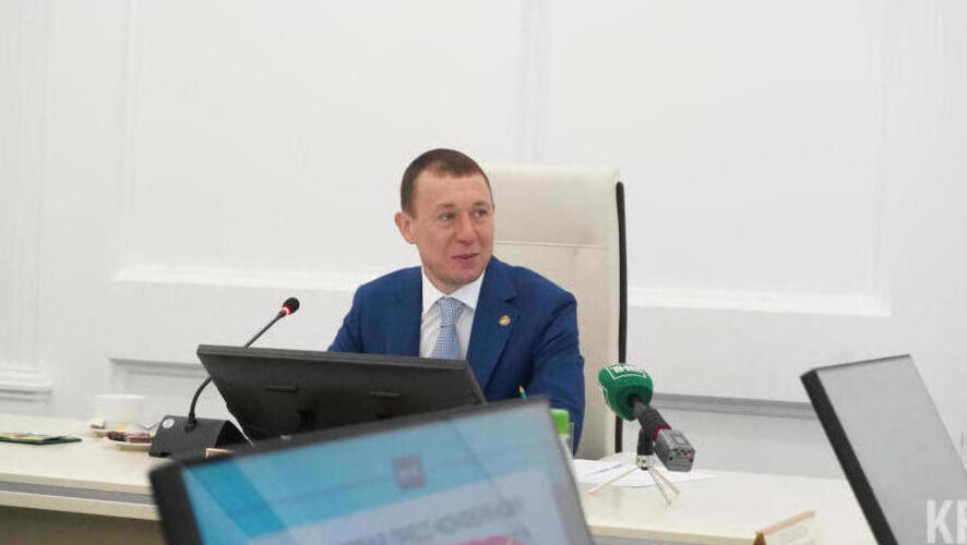 Мэр Нижнекамска попросил перевести вещи на русский язык.