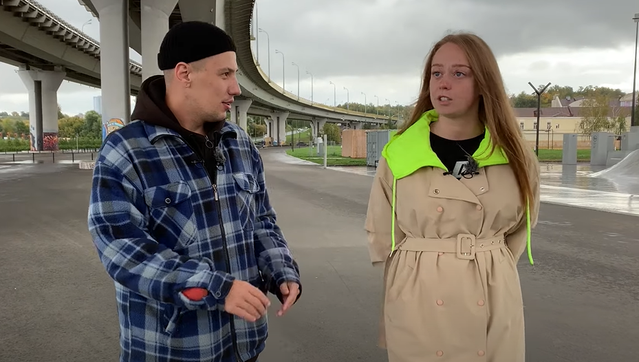 Здесь помимо зоны для катания с разным покрытием организуют лекторий с мультимедийным экраном.