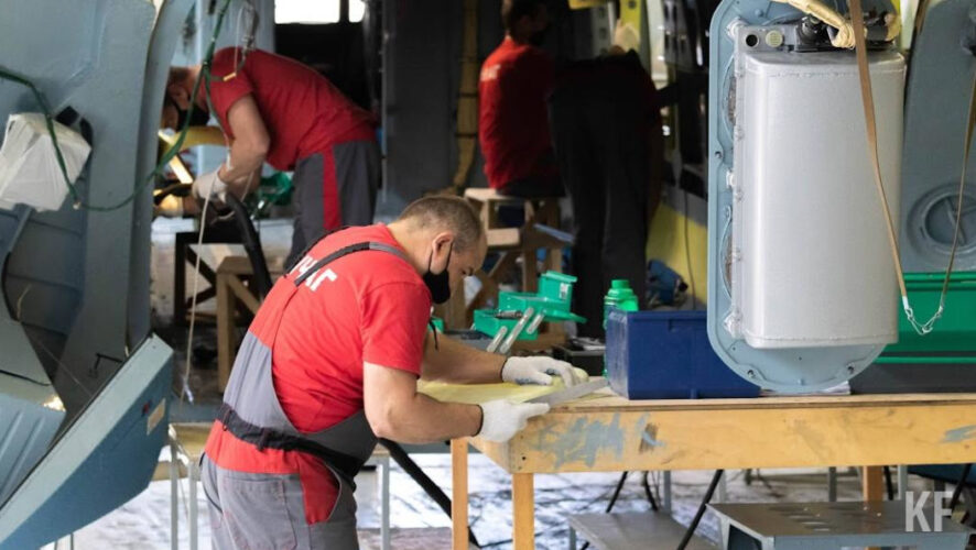 Около половины системообразующих организаций республики находятся под санкционным давлением. Среди наиболее пострадавших сфер оказались химическое производство